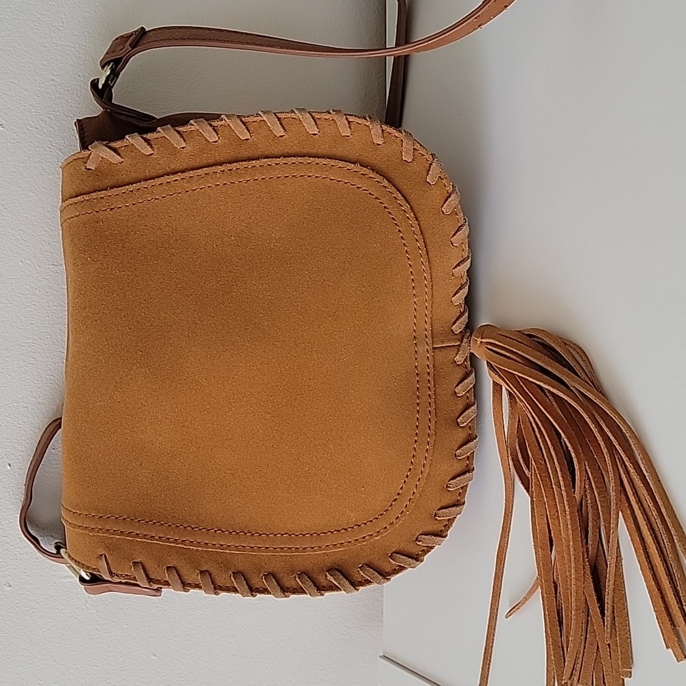 Tassel Crossbody Bag, 1 zipp pocket, 2 pockets. Genuine Suede and Leather.